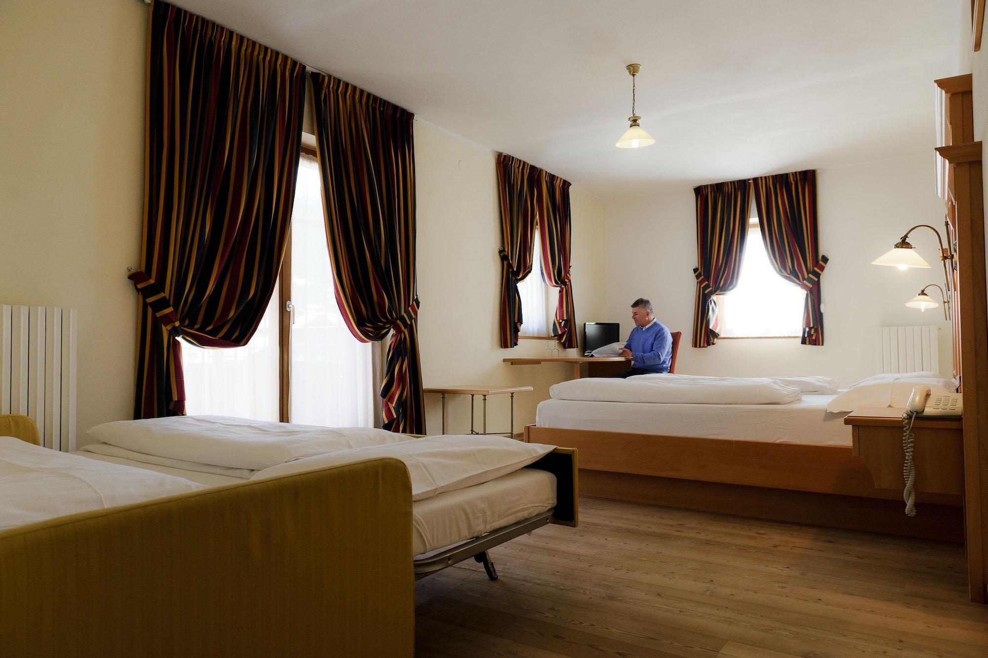 Hotel Touring ลีวินโญ ภายนอก รูปภาพ